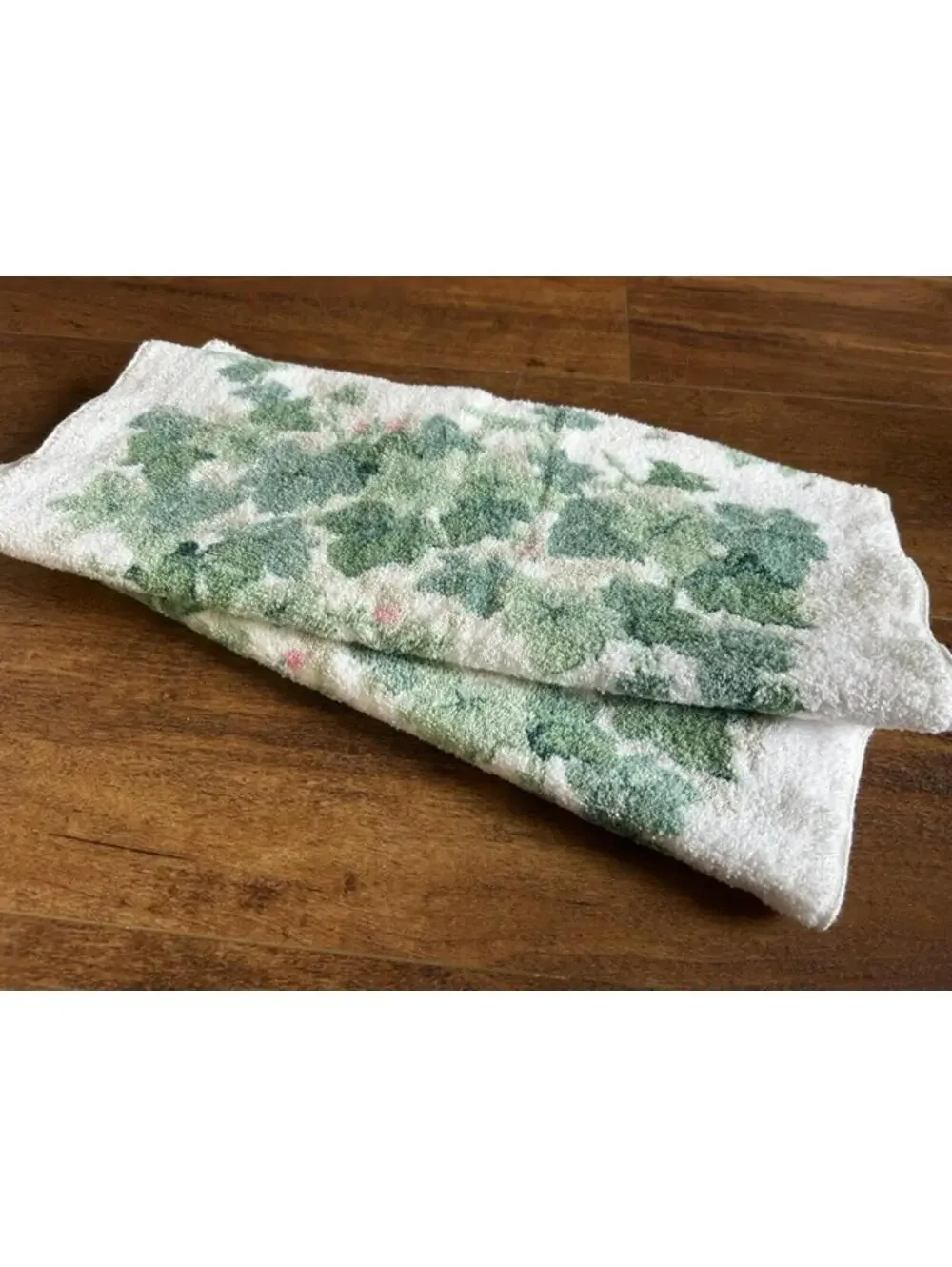 Set of Two Vintage Springs Bath Fashions Towels with Green Ivy Design